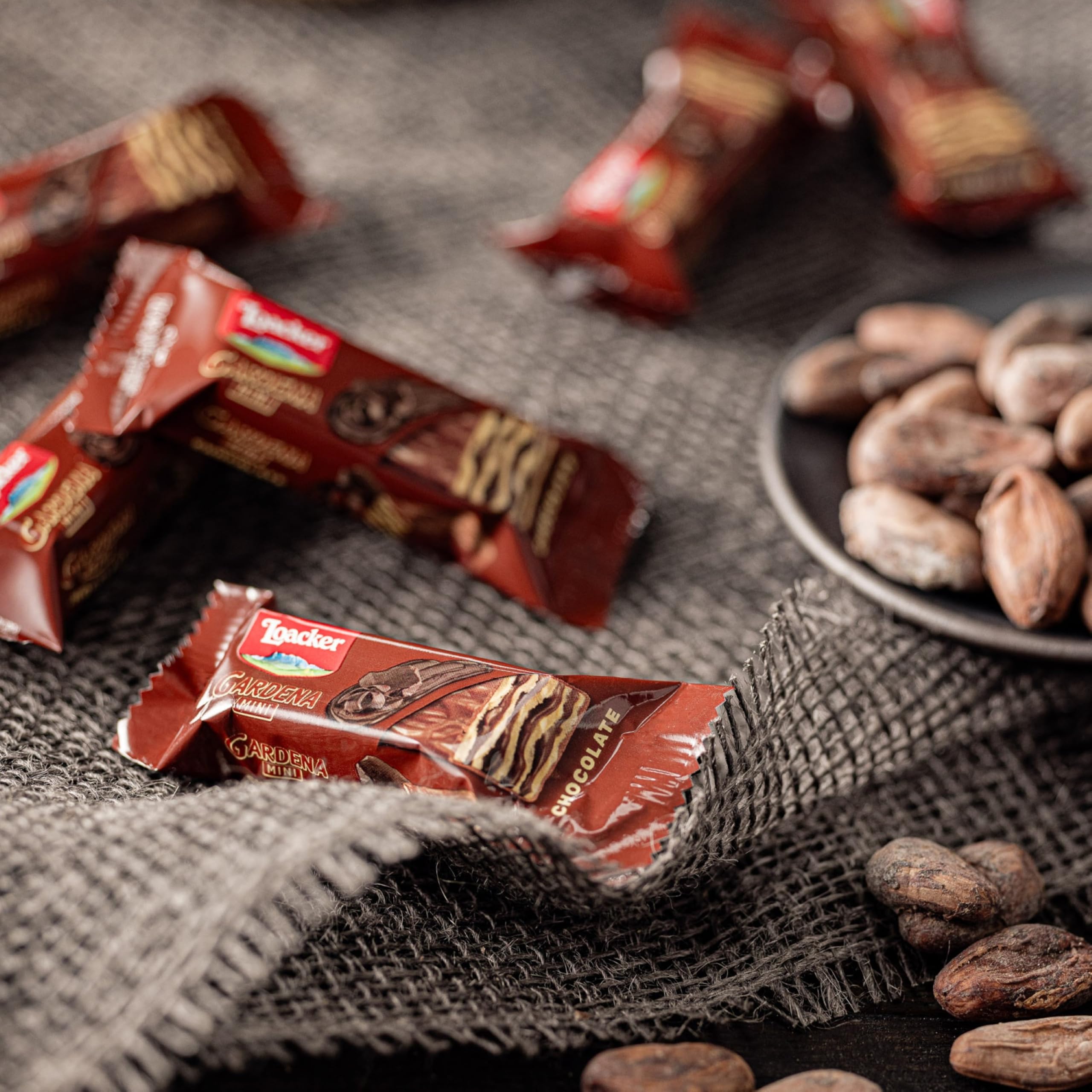 loacker-gardena-fingers-chocolate-wafer-sottili-con-crema-cacao-8-sacchetti-da-1 image 5
