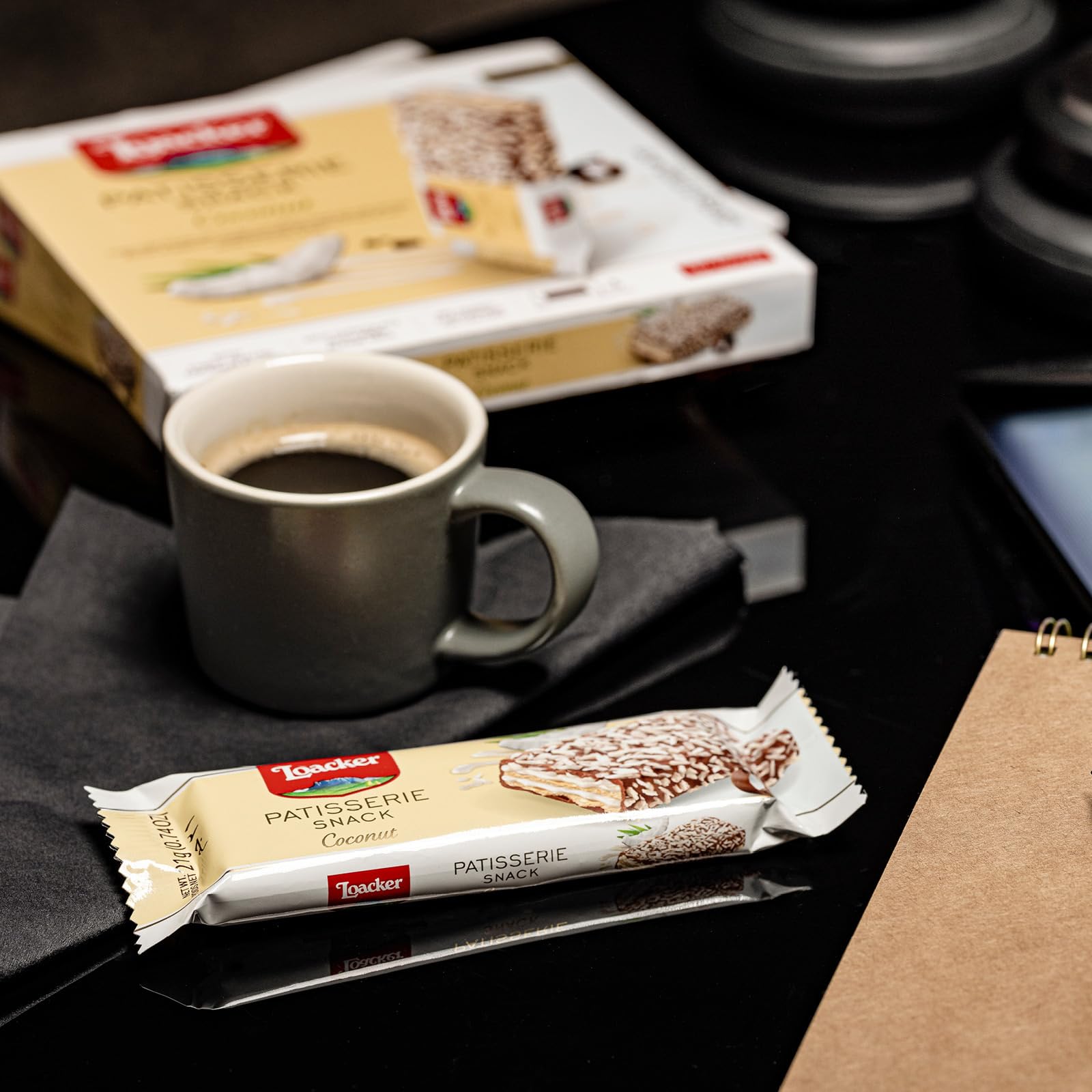 loacker-patisserie-snack-coconut-wafer-con-crema-al-cocco-e-cioccolato-24-monopo image 5