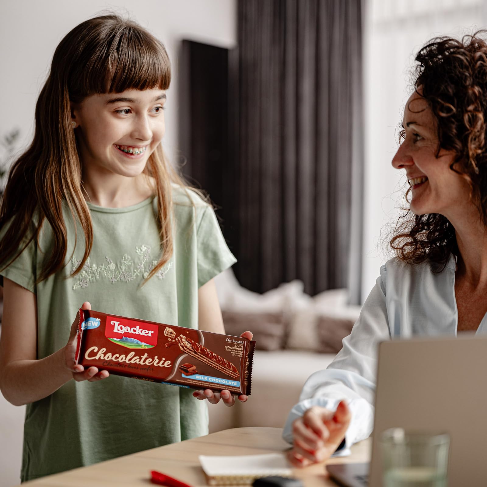 loacker-chocolaterie-milk-chocolate-wafer-118g image 3