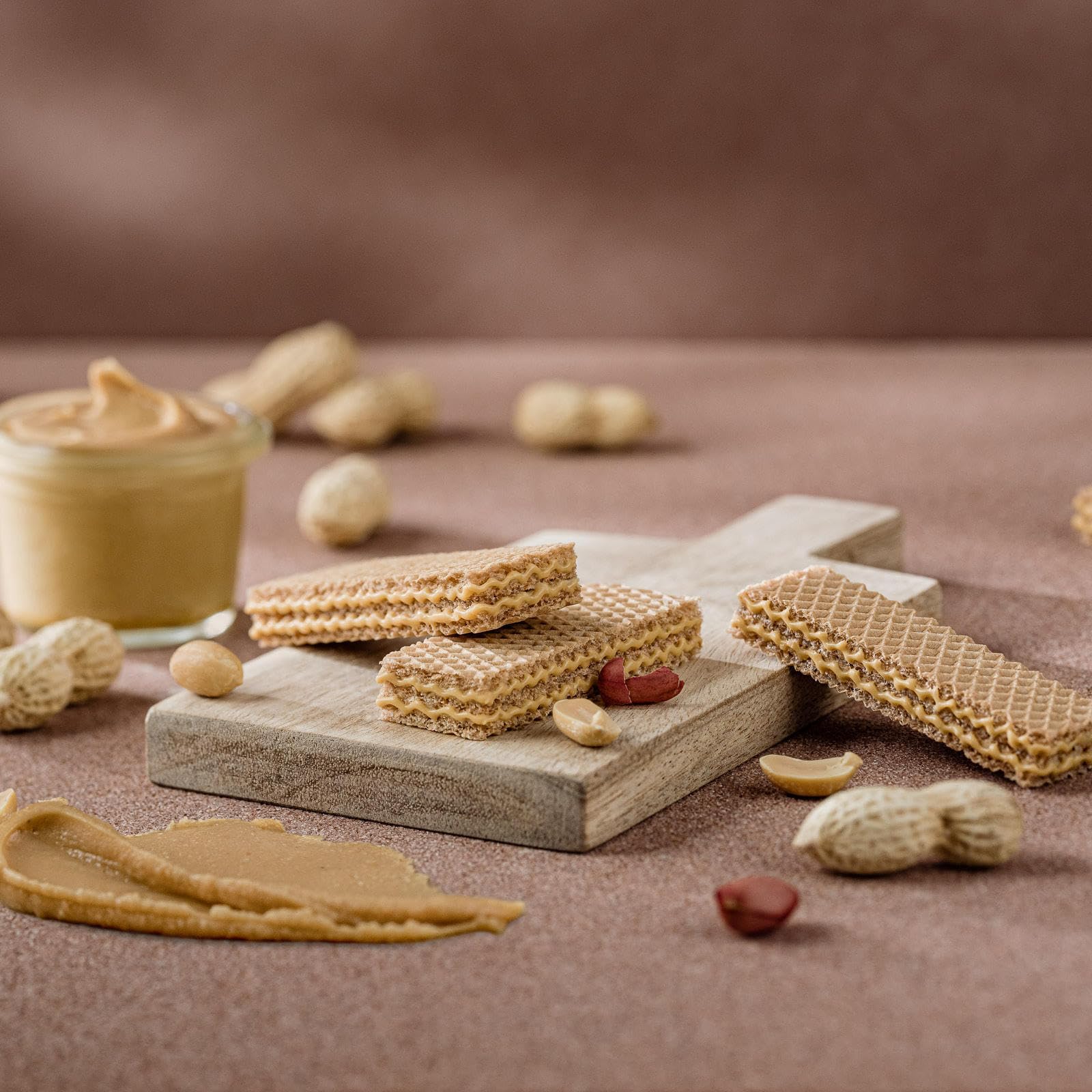 loacker-classic-peanut-butter-wafer-al-burro-di-arachidi-175g image 3