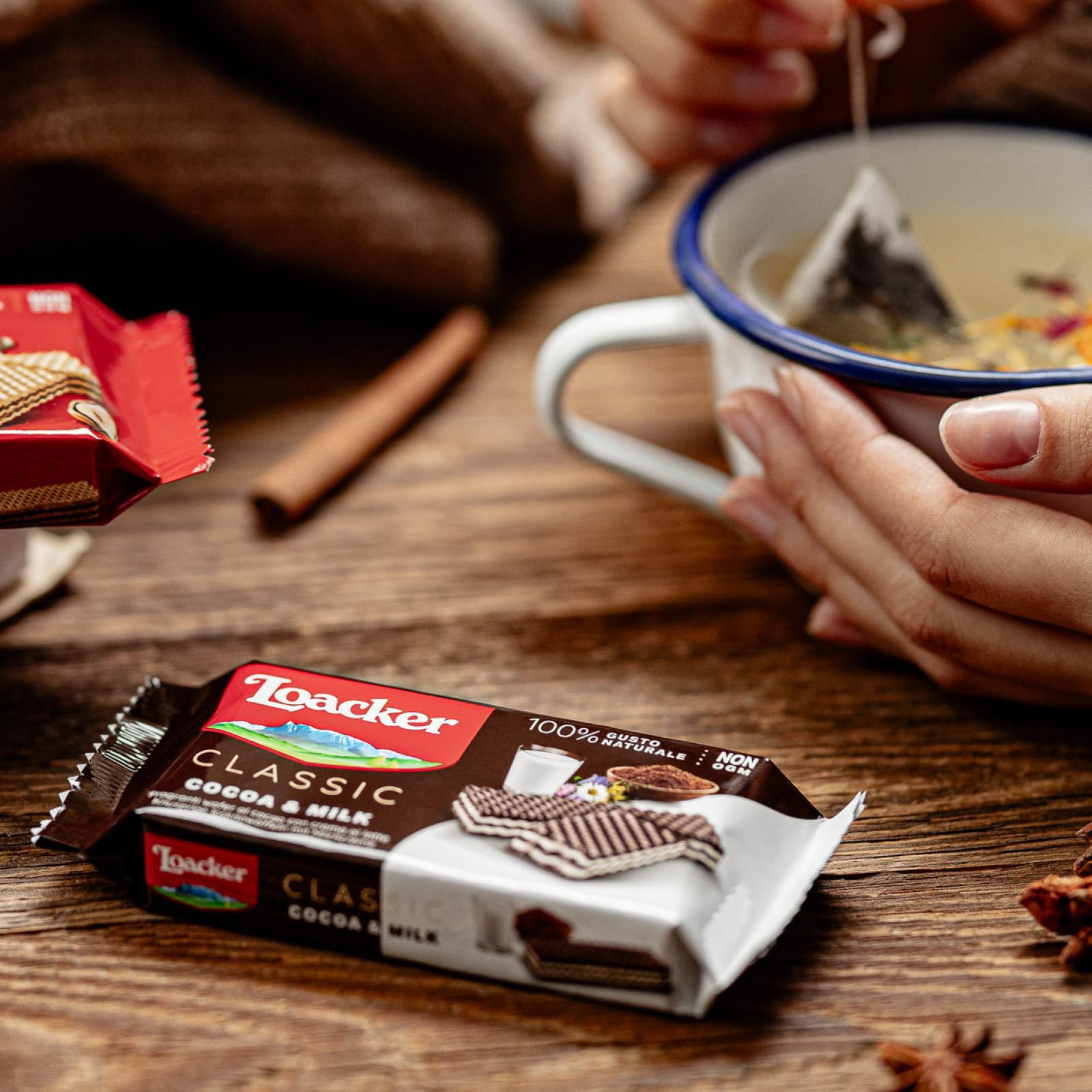 loacker-classic-cocoa-milk-wafer-cacao-e-latte-multipack-4-x-45g image 4